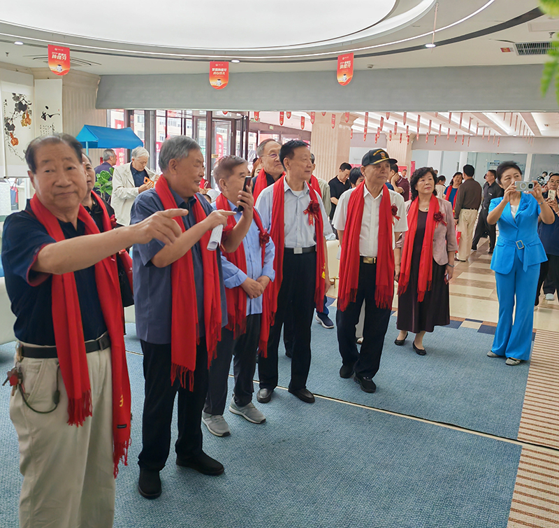 翰墨颂盛世 丹青迎华诞兰山老年书画研究会教育分会国庆书画展开幕 第 13 张