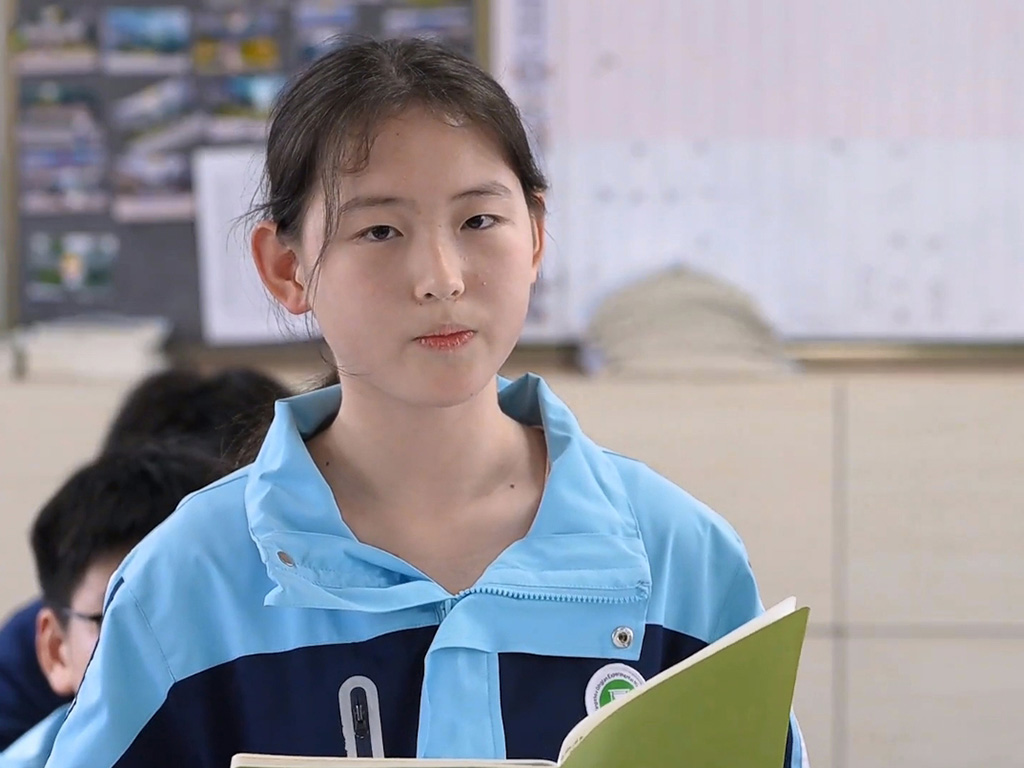 杭州市丁兰实验中学910班 张潇冉《旧轨还乡》